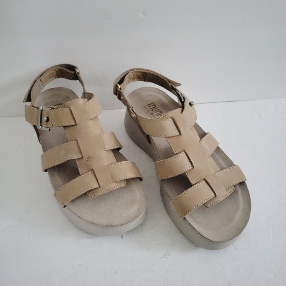 NEW Munro Beige Leather Strappy Sandals Size 9 - Picture 1 of 8